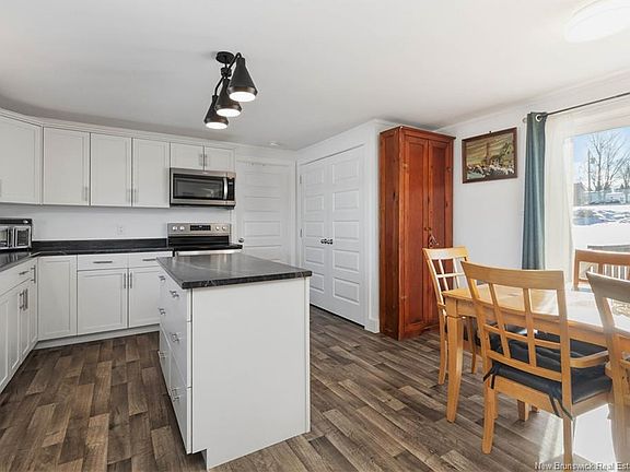 5th image of 61 Moss Ln