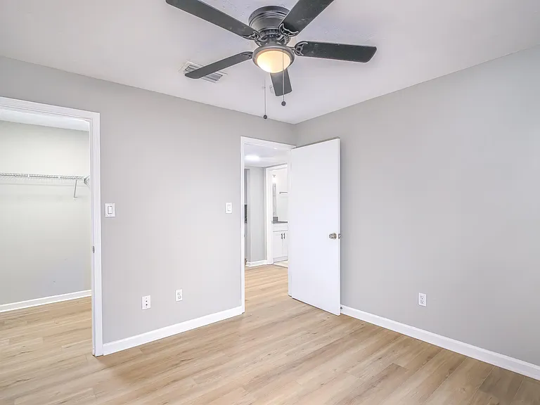 1533 S Bronough St — Photo 8