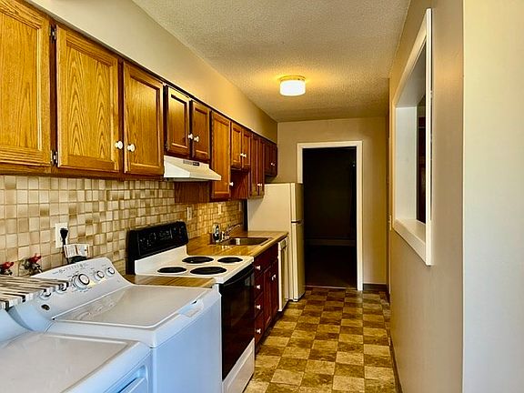 4th image of 180 Applewood Dr #180