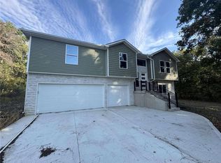 435 NW Division Rd, Centerview, MO 64019