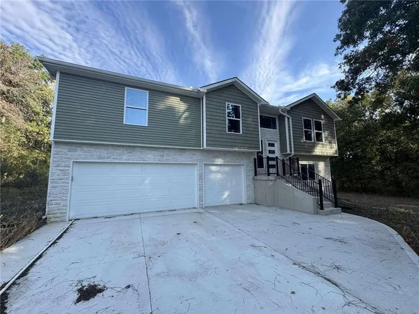 435 NW Division Rd, Centerview, MO 64019