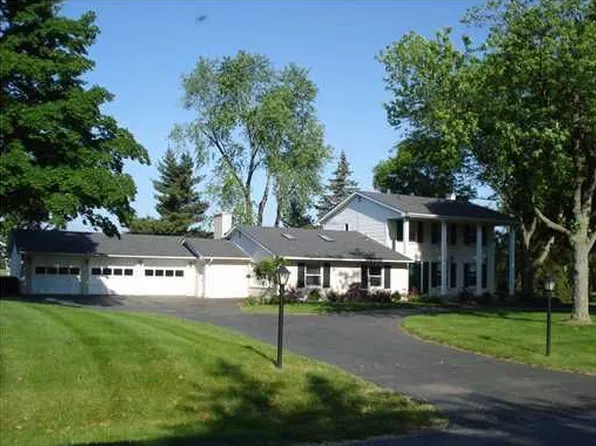 3559 Meadow Ln, Saline, MI 48176