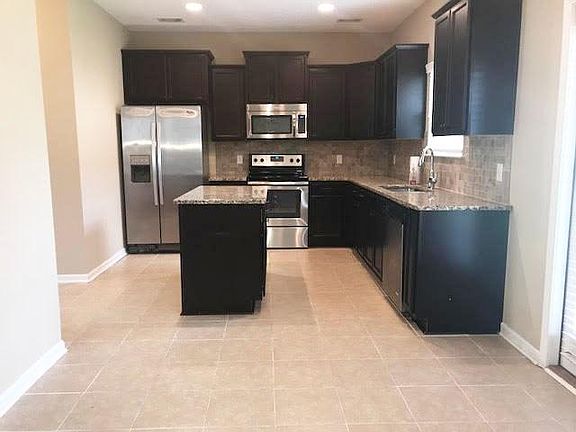 4th image of 800 Barrington Dr