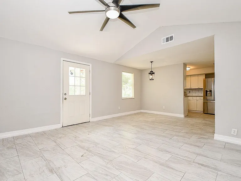 5811 Greencraig Dr — Photo 7