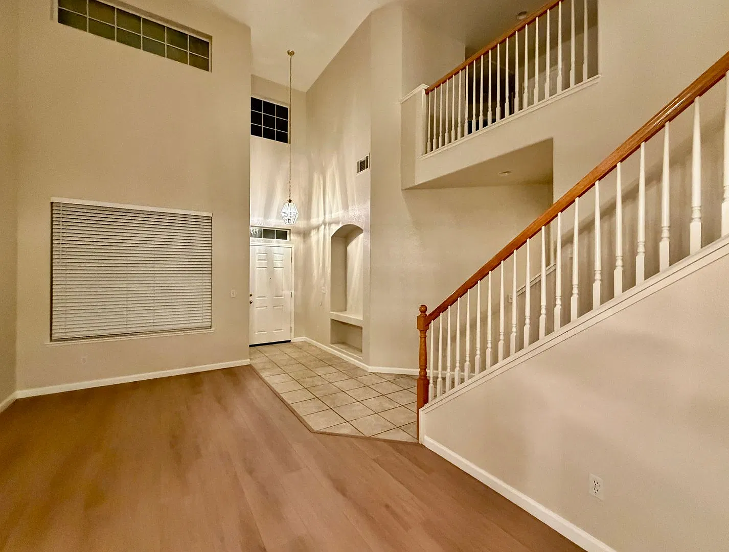 New Renovated And Painted, 4 Bed, 2.5 Bath Close To School And Park — Photo 3