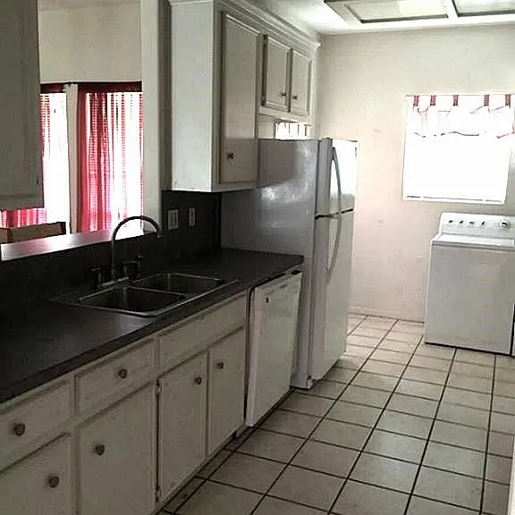 306 Bush Dr — Photo 8