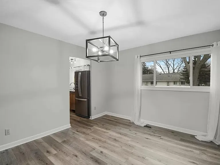 810 Centennial Dr — Photo 11