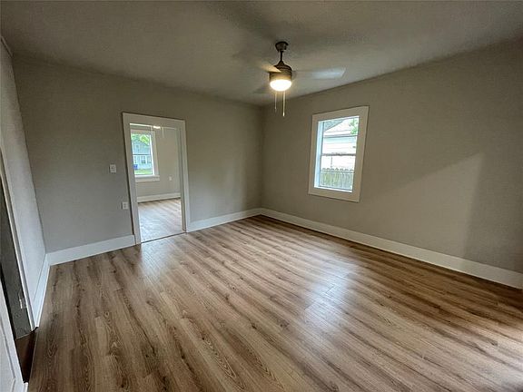4th image of 315 8th Ave N #1