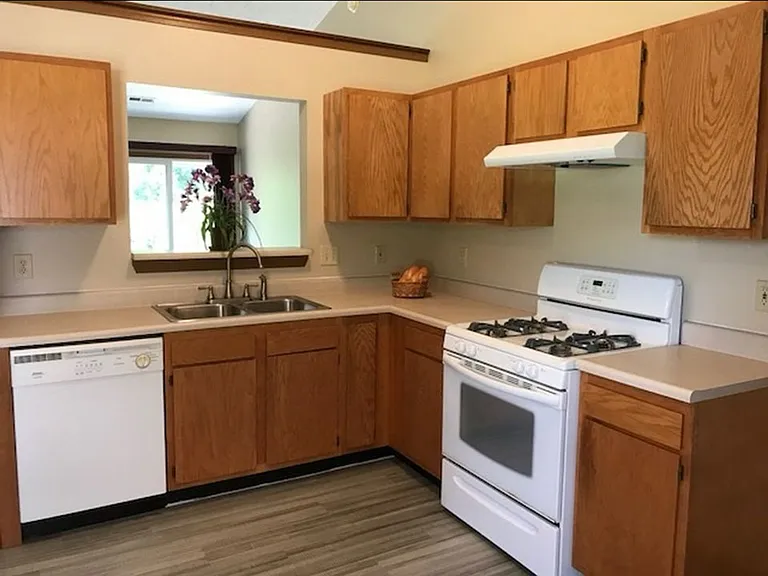 3140 Stratus Dr — Photo 3