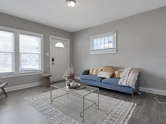 3rd image of 1123-1125 Wilson Ave