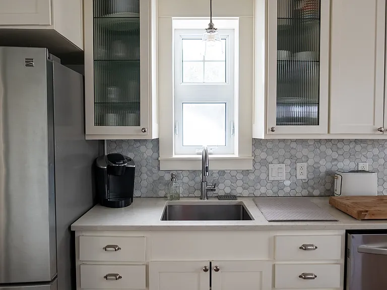 2737 Malletts Bay Ave #B — Photo 8