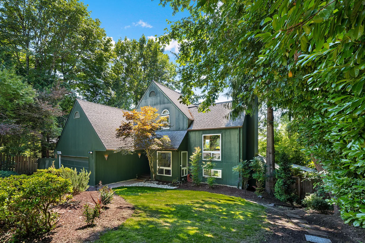 8957 SW Terwilliger Blvd photo 1