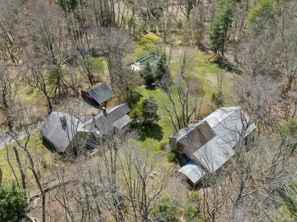435 State St, Hanson, MA 02341
