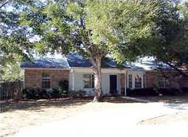 1st image of 102 Oak Shores Dr