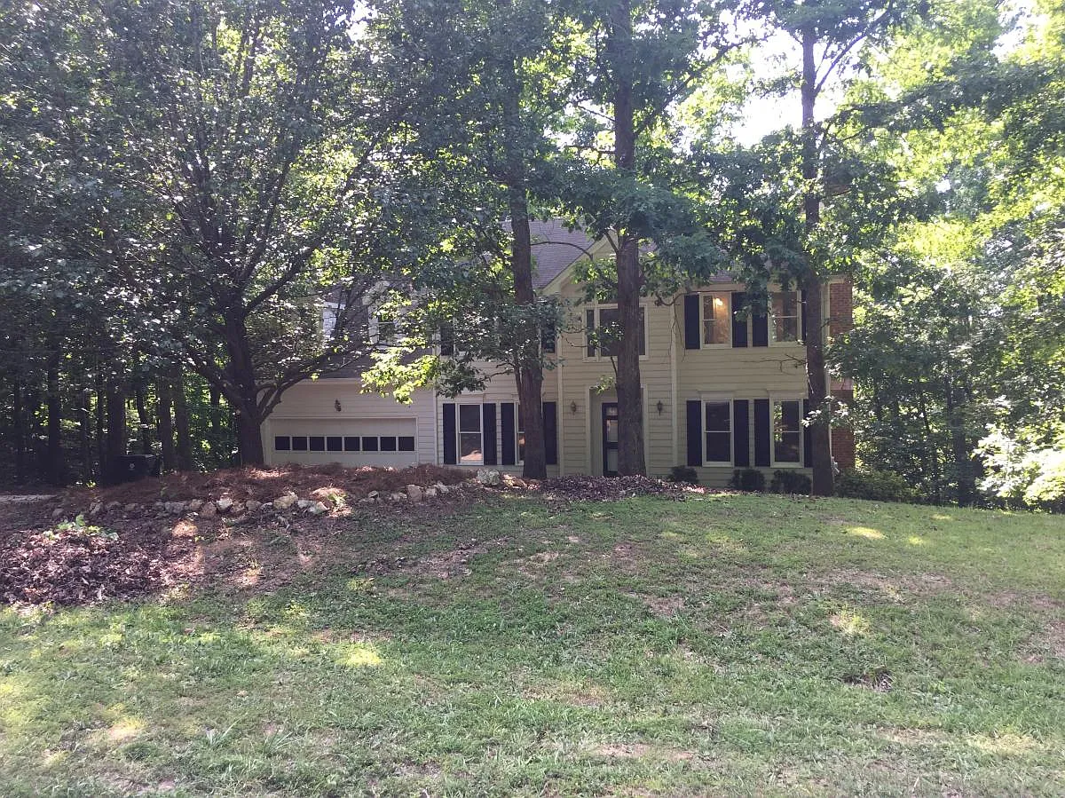 4 bed, 2.5 bath, 2225 sqft, $2,450 — Photo 3