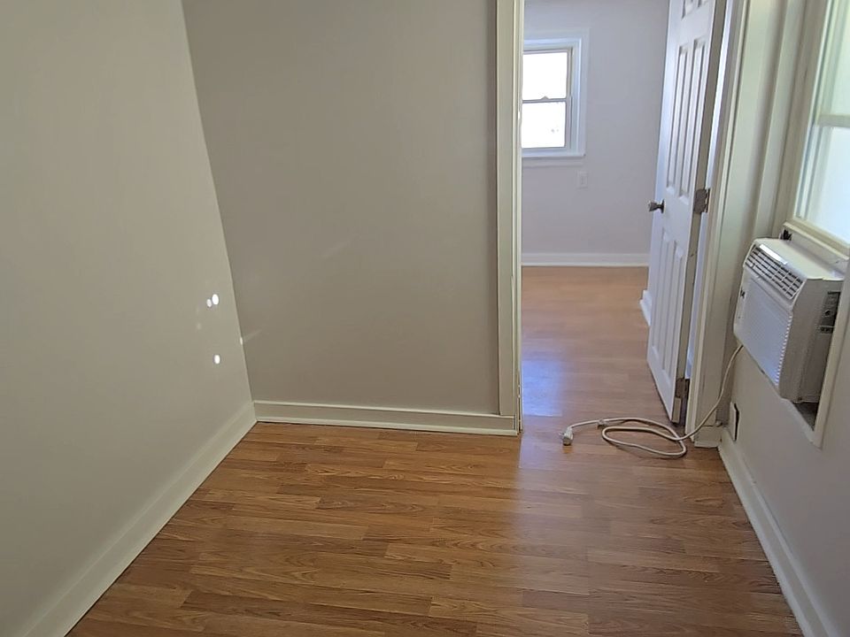 2nd image of 643 Clinton St