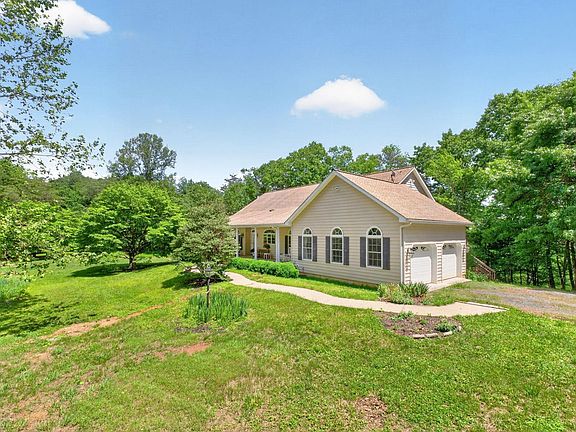 3rd image of 3403 Meadow Wood Ln