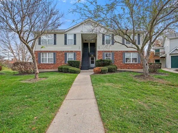 164 Old Buggy Ct #B, Saint Charles, MO 63304