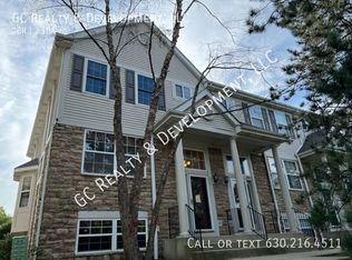 880 S Insignia Ct, Palatine, IL 60067
