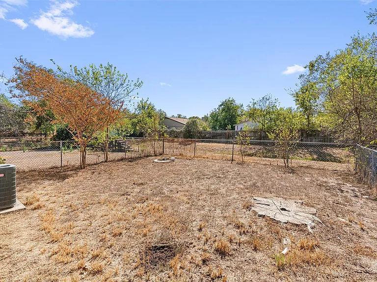 8703 Pineridge Dr #B — Photo 16