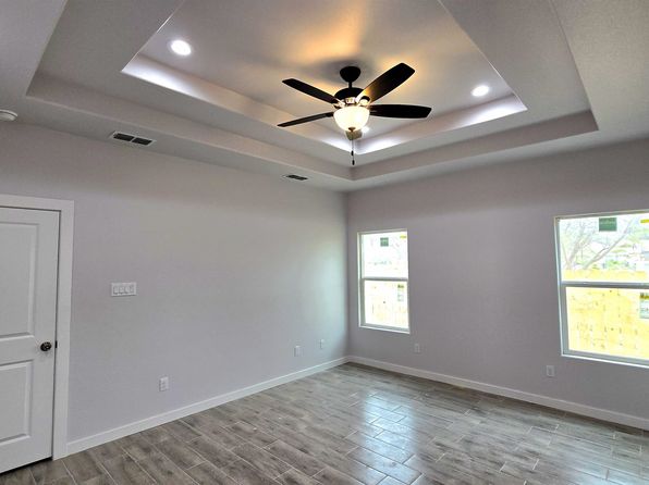 laredo-texas-447524060 picture