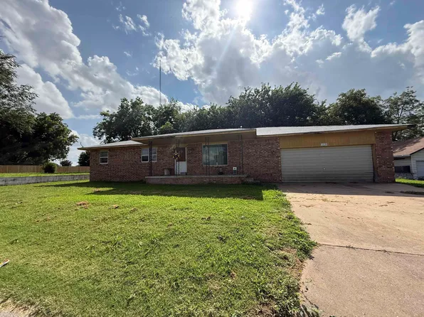 1115 N Market Ave, Watonga, OK 73772
