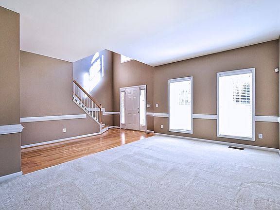 Grand Entry w/Hardwoods
