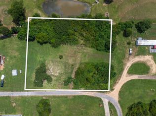 17 Barrys Ln, Collins, MS 39428