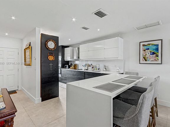 3rd image of 8953 Warwick Dr #8953
