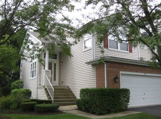 201 Gull Island Dr, Willowbrook, IL 60527