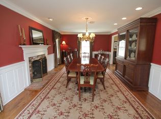 582 Shrub Oak Ln, Fairfield, CT 06824