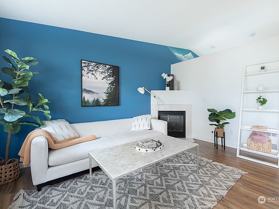 3rd image of 325 Amberwood Circle