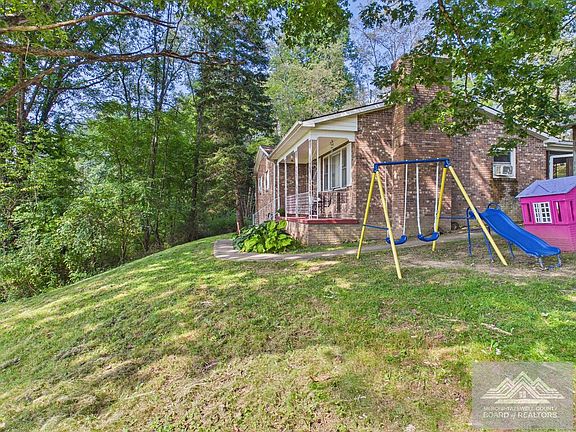 3rd image of 179 Akron Ct