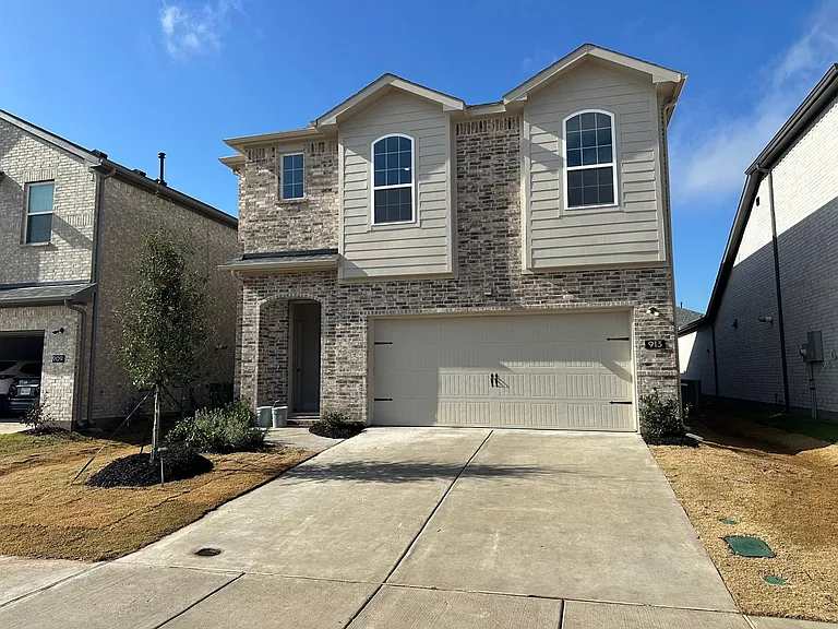 913 Amenduni Ln — Photo 29