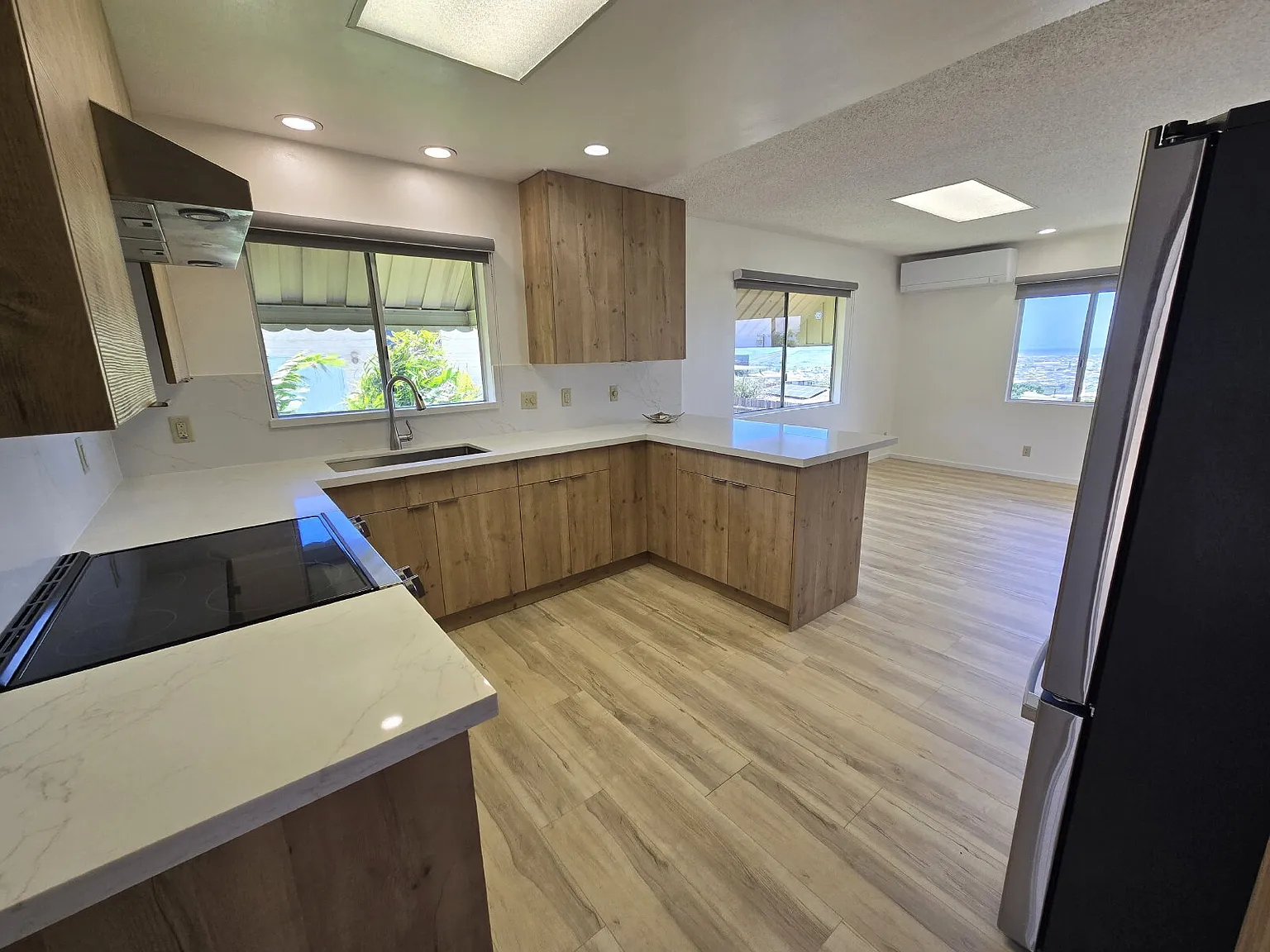 2 bed, 1.0 bath, 768 sqft, $3,100 — Photo 2