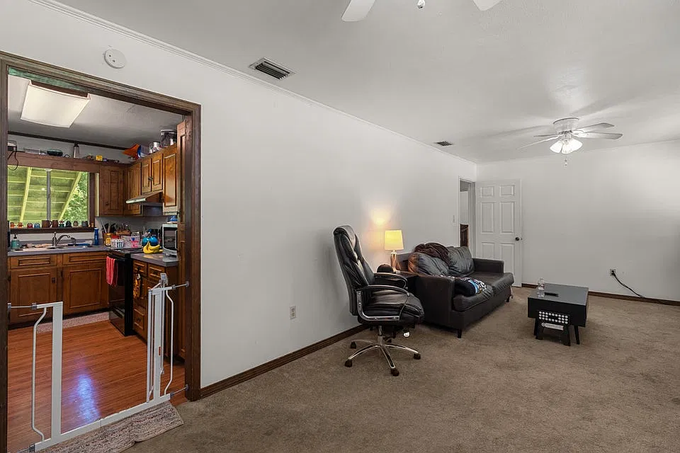 3 bed, 1363 sqft, $1,560 — Photo 3