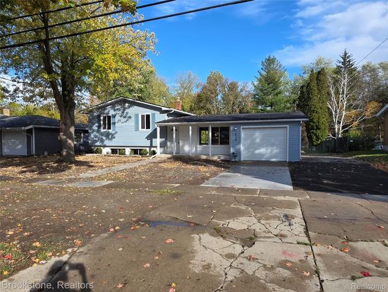 420 Sunnyside Dr, Flushing, MI 48433