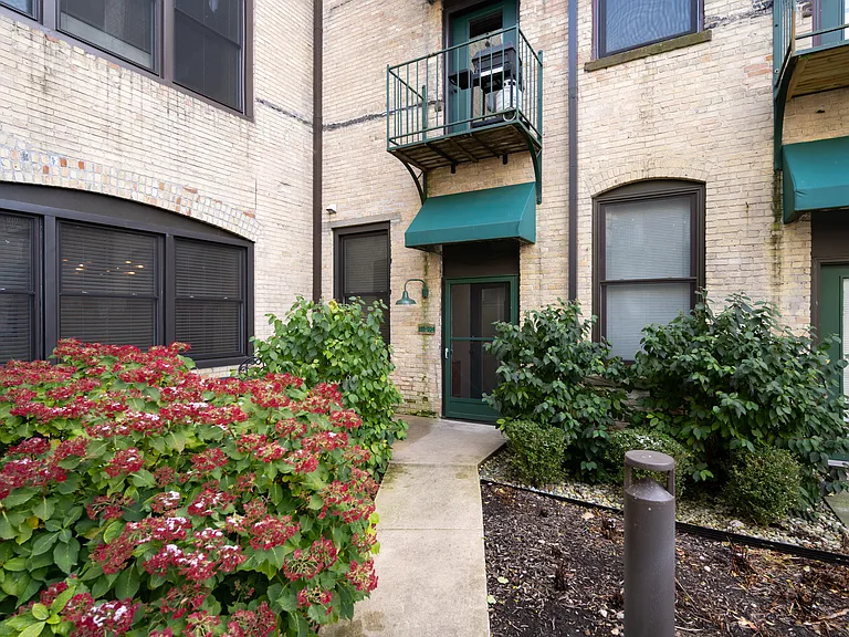 110 N Harbor Dr #104 — Photo 4