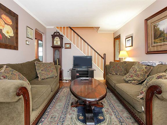 3rd image of 9 Franklin St