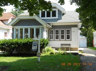 2218 N 72nd St, Wauwatosa, WI 53213