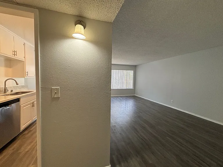245 South Serrano Ave — Photo 33