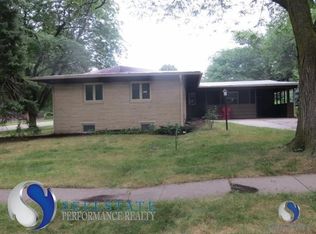 826 Moraine Dr, Lincoln, NE 68510