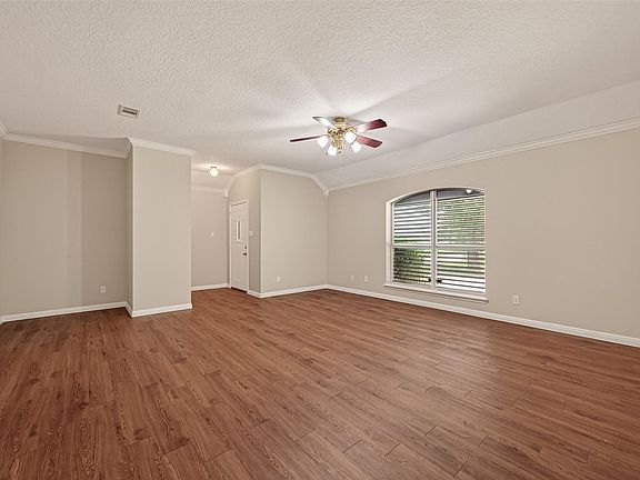 4th image of 1012 Lilley Rd