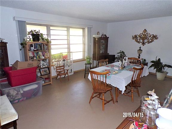 5th image of 8 W Ranchwood Dr