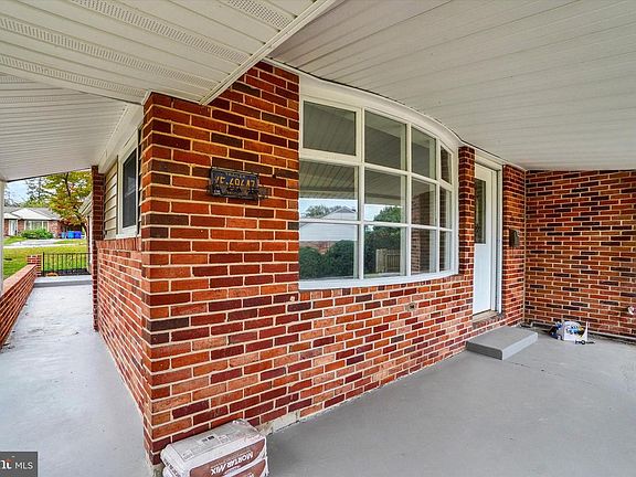3rd image of 1000 Sundale Dr