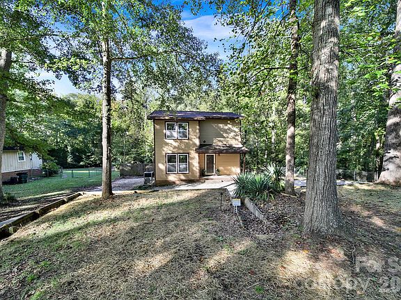3rd image of 2504 Downey Dr