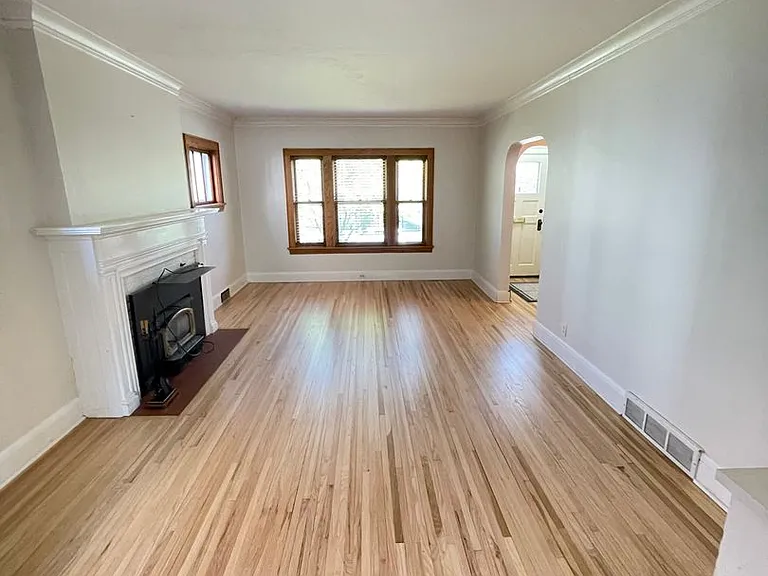 2117 E 2nd St — Photo 6
