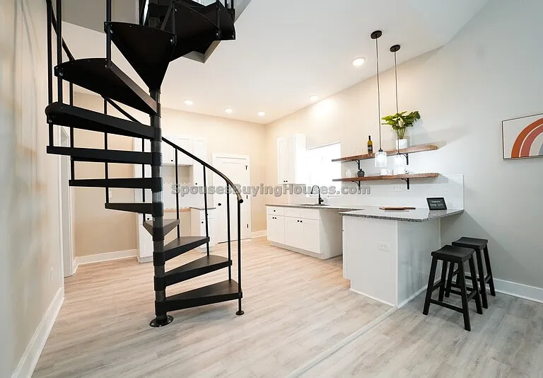 2105 Lexington Ave — Photo 8
