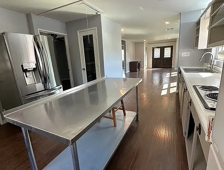1405 SW 31st St — Photo 5