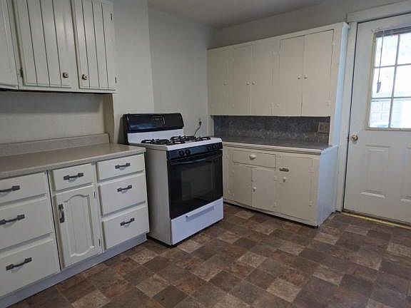 5th image of 711 W Taylor St
